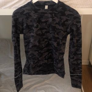 Lululemon long sleeve running shirt in color camo